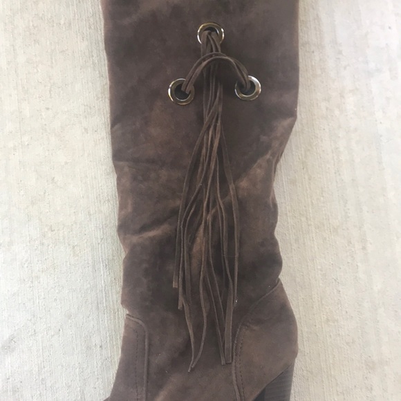 SOLD  Brown Boots Suede HeelTassels Like New - Picture 3 of 8
